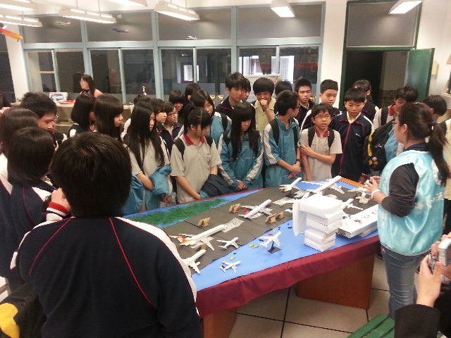 2012/03/28新興國中參與飛機模型展圖片